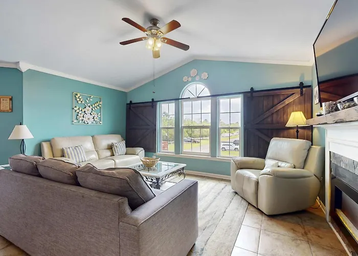 Wonderful Family Retreat Near The Coast With Free Wifi & Shared Pool Hot Tub Holiday home *
