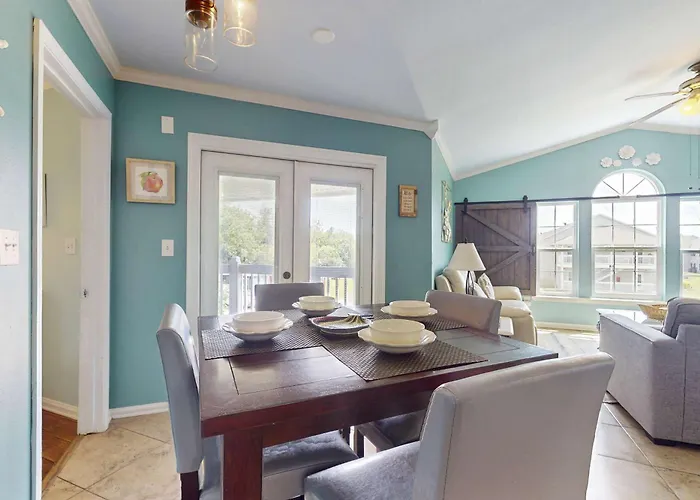 Wonderful Family Retreat Near The Coast With Free Wifi & Shared Pool Hot Tub Holiday home *