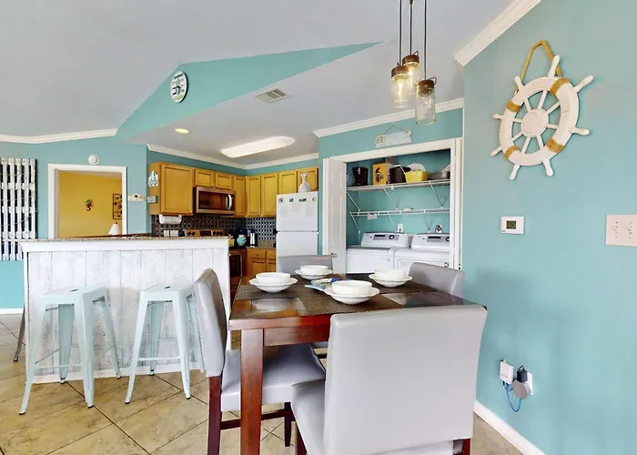 Wonderful Family Retreat Near The Coast With Free Wifi & Shared Pool Hot Tub *