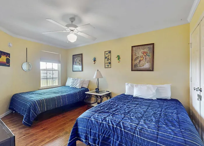 Wonderful Family Retreat Near The Coast With Free Wifi & Shared Pool Hot Tub