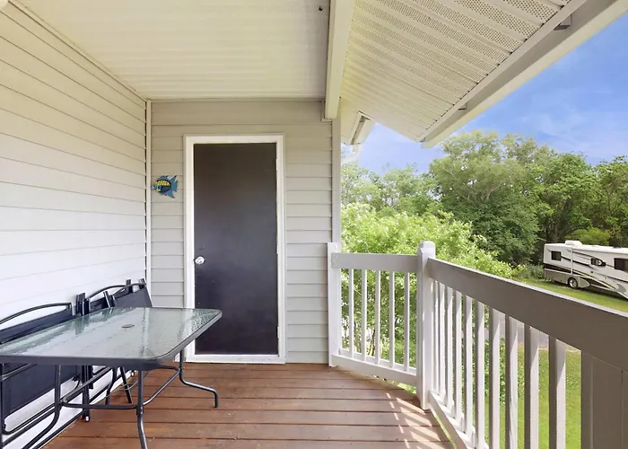 Wonderful Family Retreat Near The Coast With Free Wifi & Shared Pool Hot Tub *